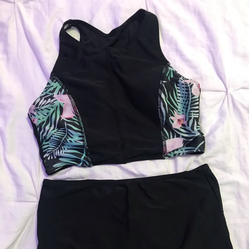 Swimsuit - Picture 3 of 3